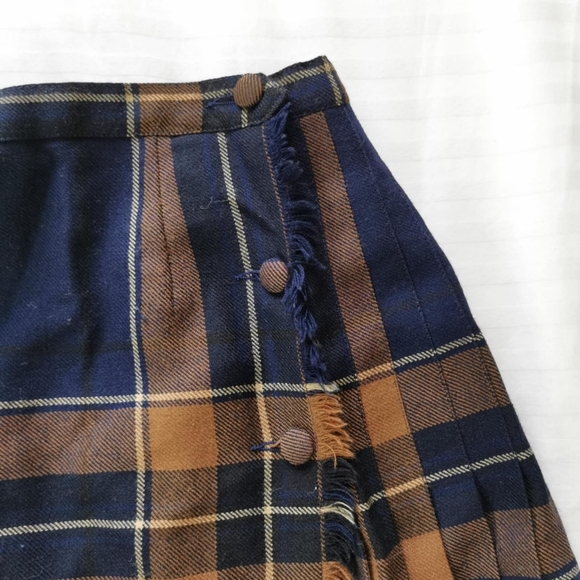 Vintage Tartan Wool Skirt - Timeless Elegance | Size S - Picture 3 of 5